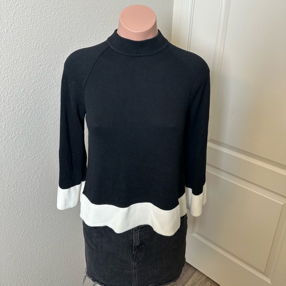 Victoria’s Secret Black and White Sweater Sz S - Picture 1 of 4
